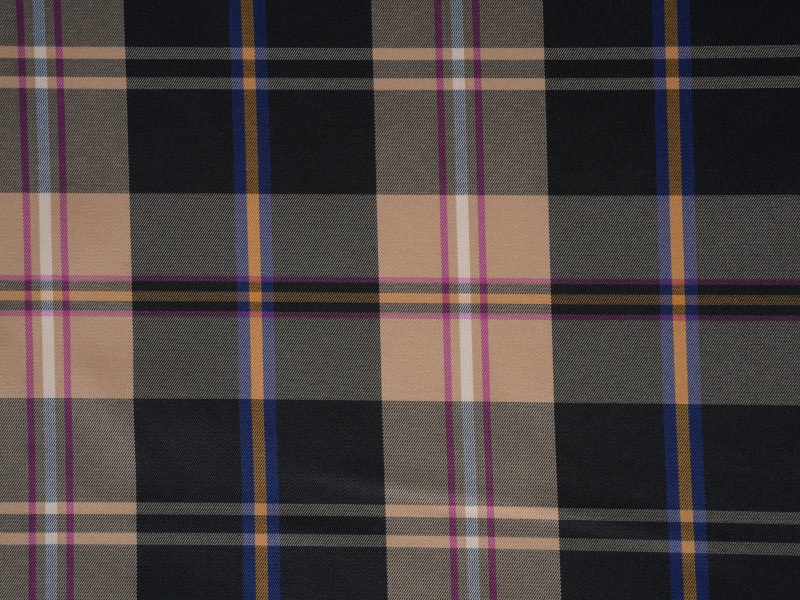 Polyesterilankavärinen holkkivuori kangas