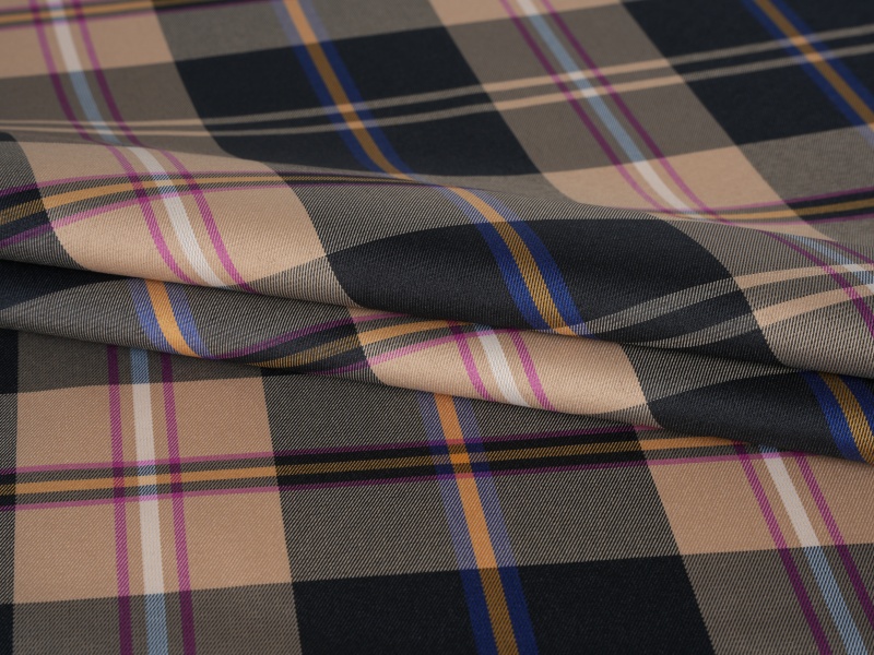 Polyesterilankavärinen holkkivuori kangas