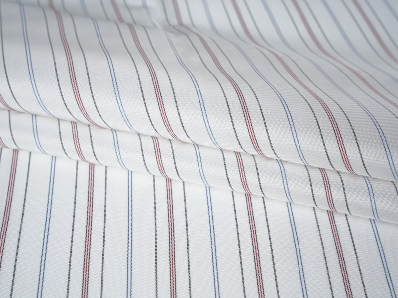 Polyesterilankavärinen holkkivuori kangas