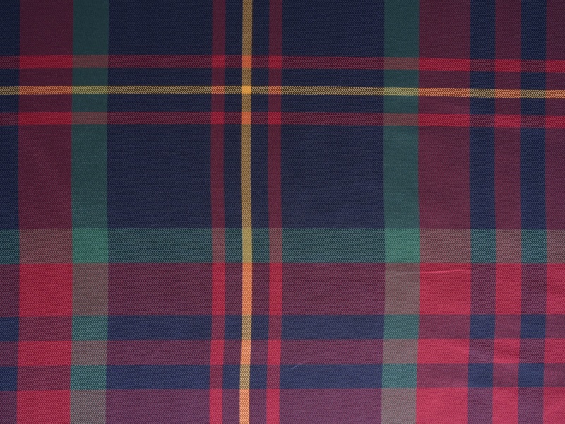 Polyesterilankavärinen holkkivuori kangas