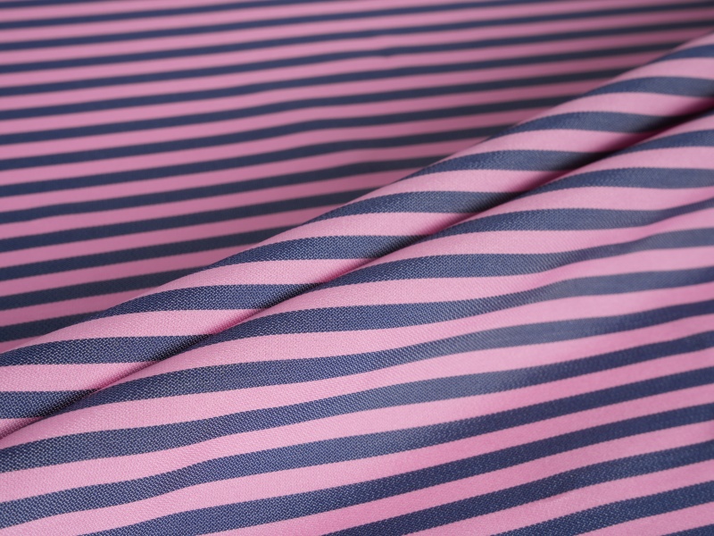 Polyesterin viskoosilankavärinen holkkivuori kangas