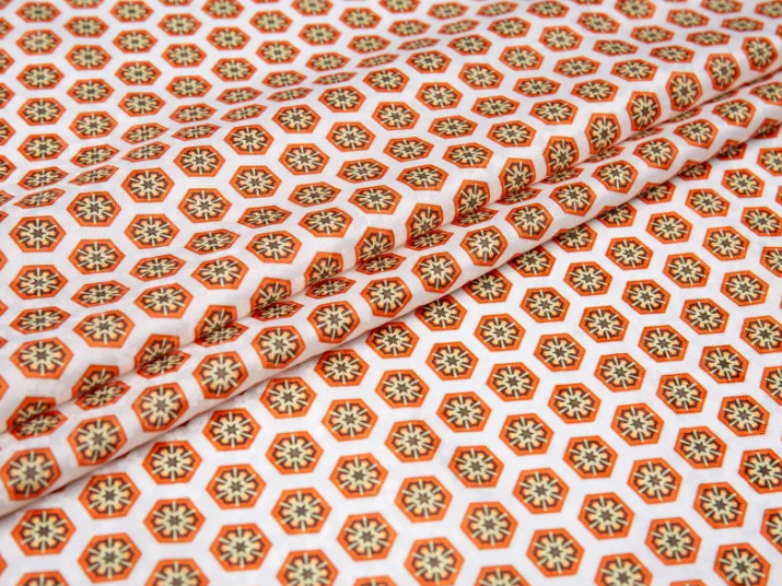 Miksi polyester-viskoosin jacquard-painettu vuoristokangas on ensimmäinen valinta huippuluokan vuorauksiin?